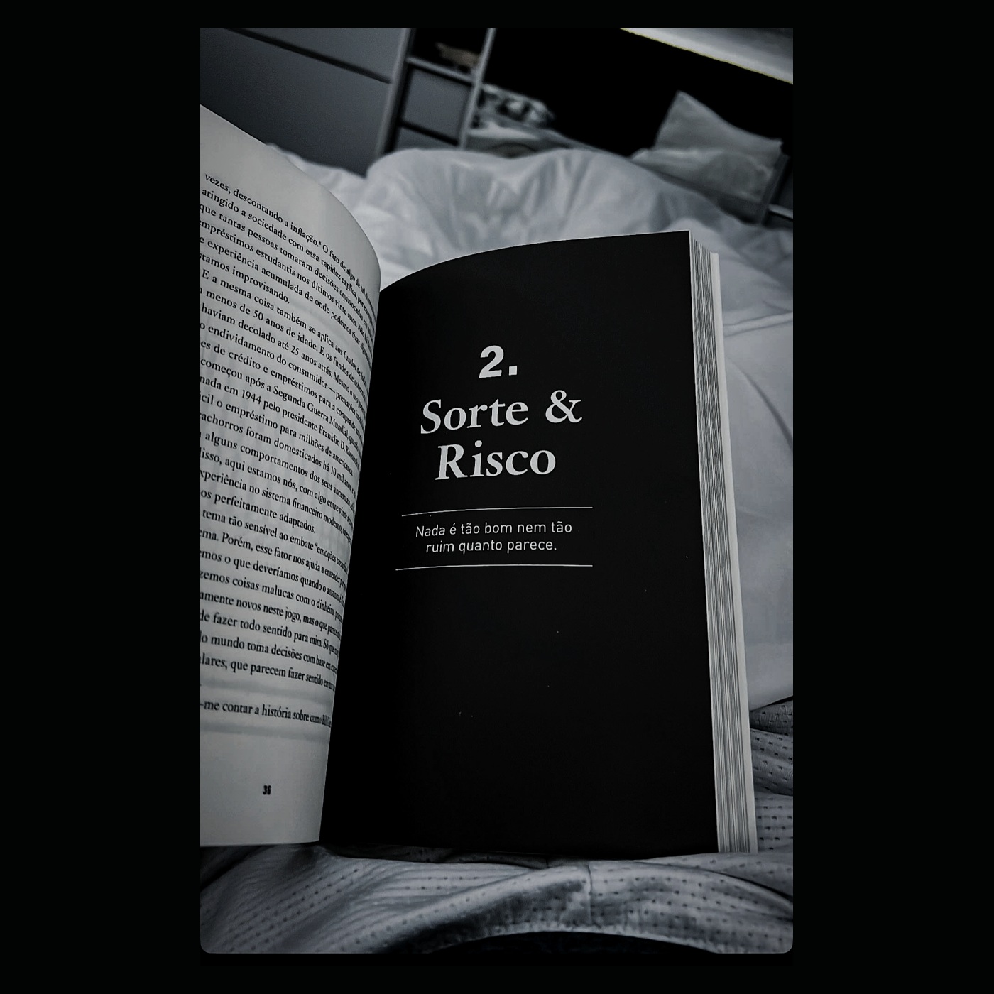 Livro aberto durante um momento de leitura